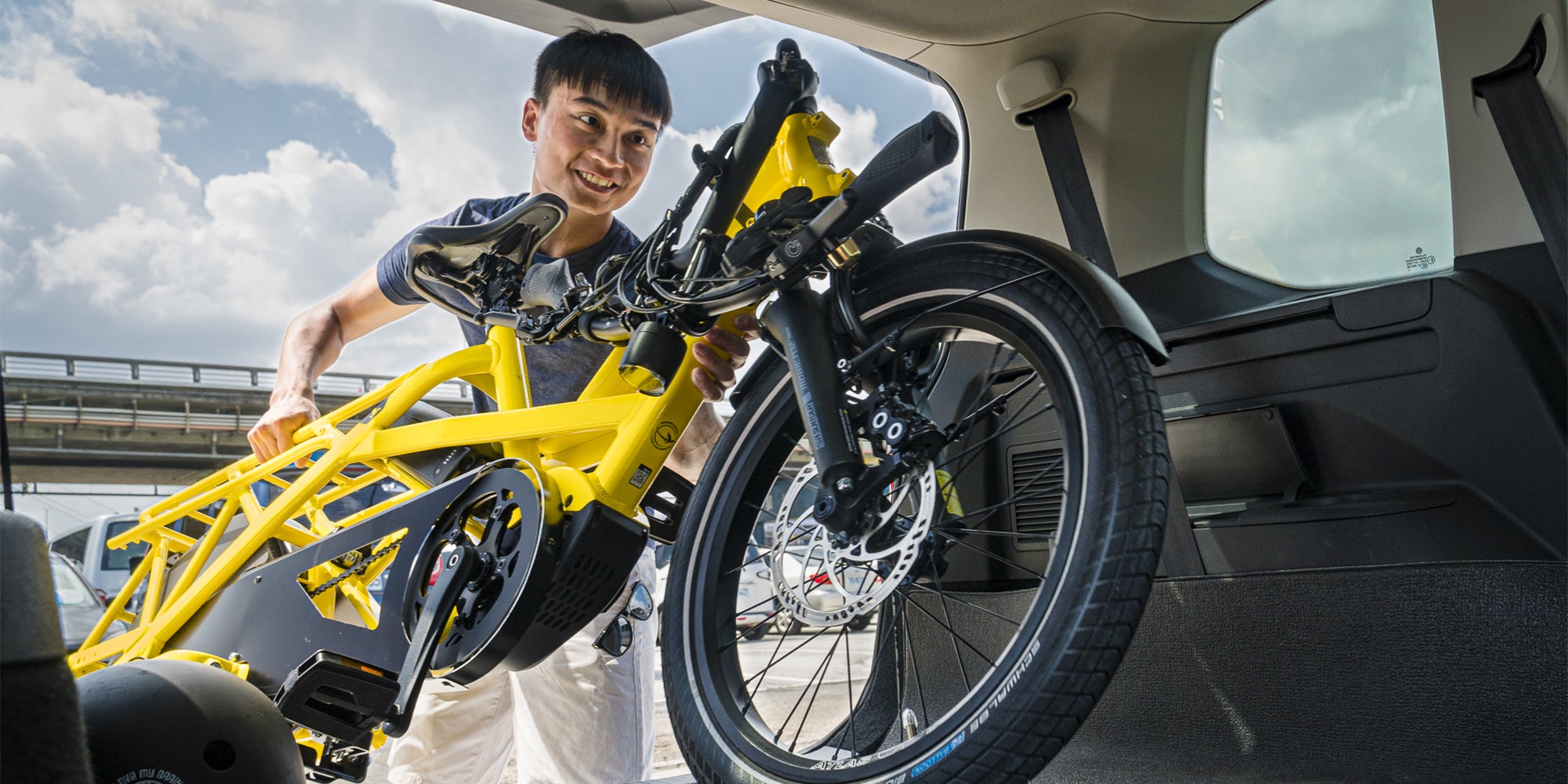 Man loading Tern GSD cargo e-bike in the back of a car